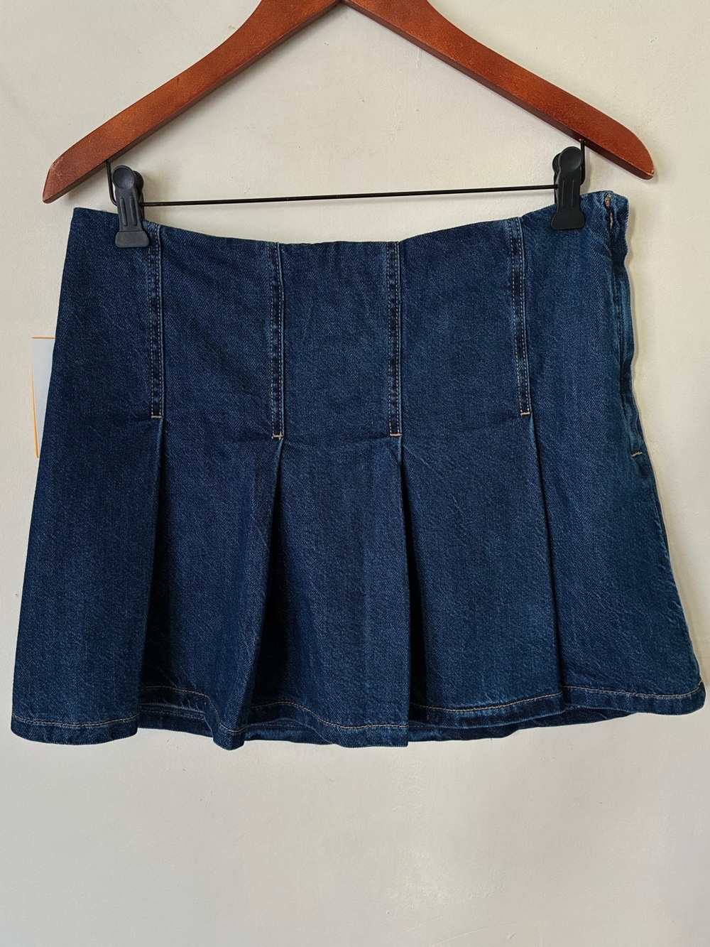 H&M Divided Dark Wash Denim Pleated Mini Skirt Side Zip Size 8 NWT